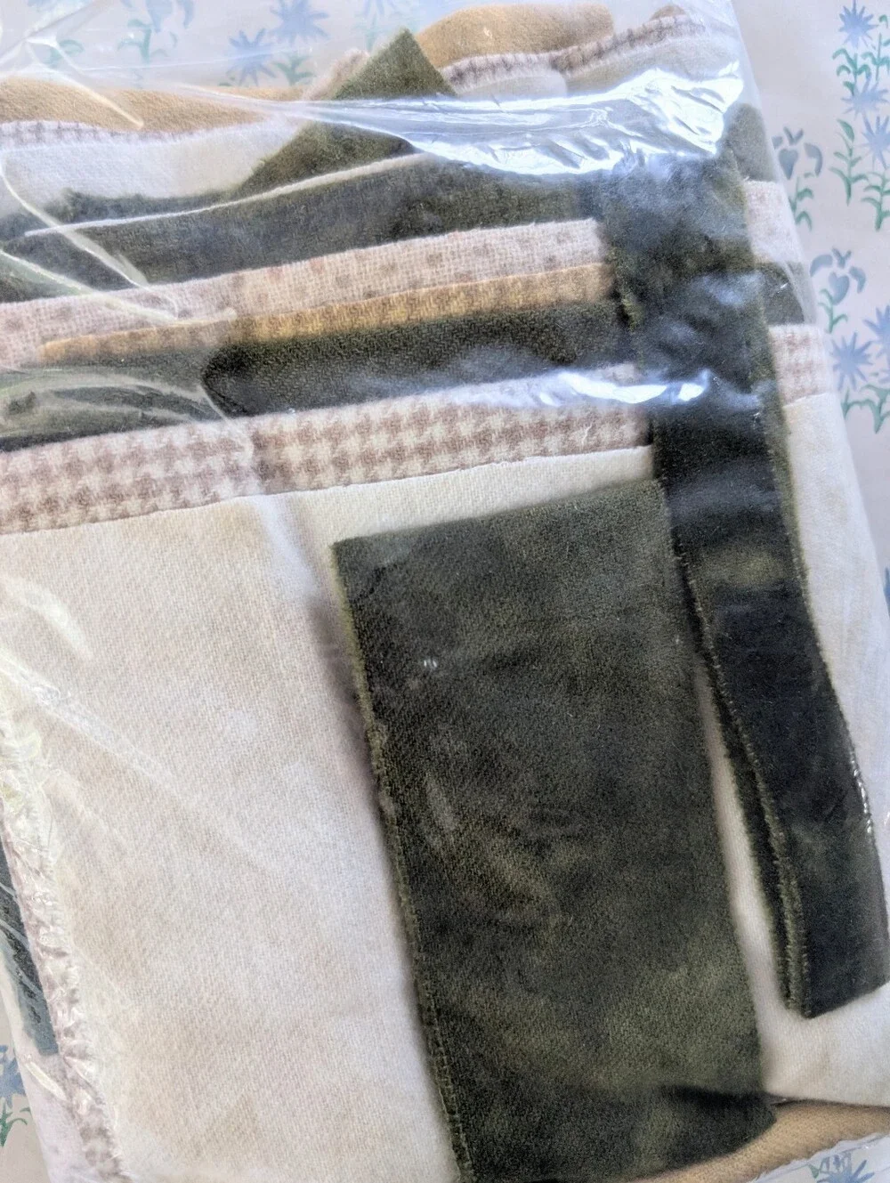 Primitive Gatherings Moon Garden Applique Border Quilt Kit NEW Wool Floral Black